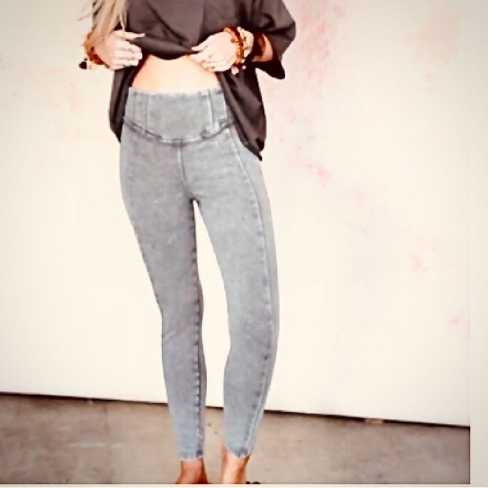 Fierce gray leggings, excellent condition. From Three Bird Nest